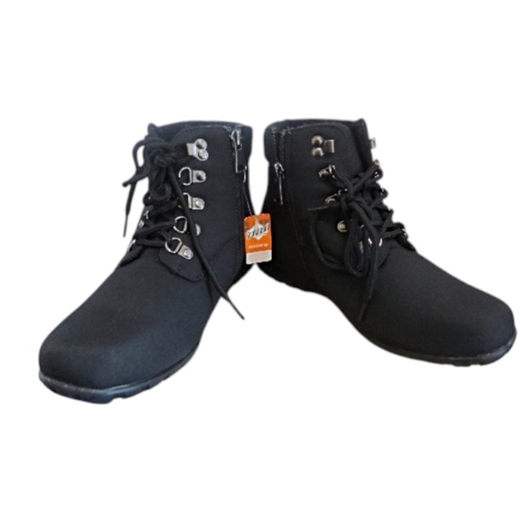 NEW  Retail $103 Propét womens Dani Ankle Lace Snow Boot 7.5W - Picture 1 of 6